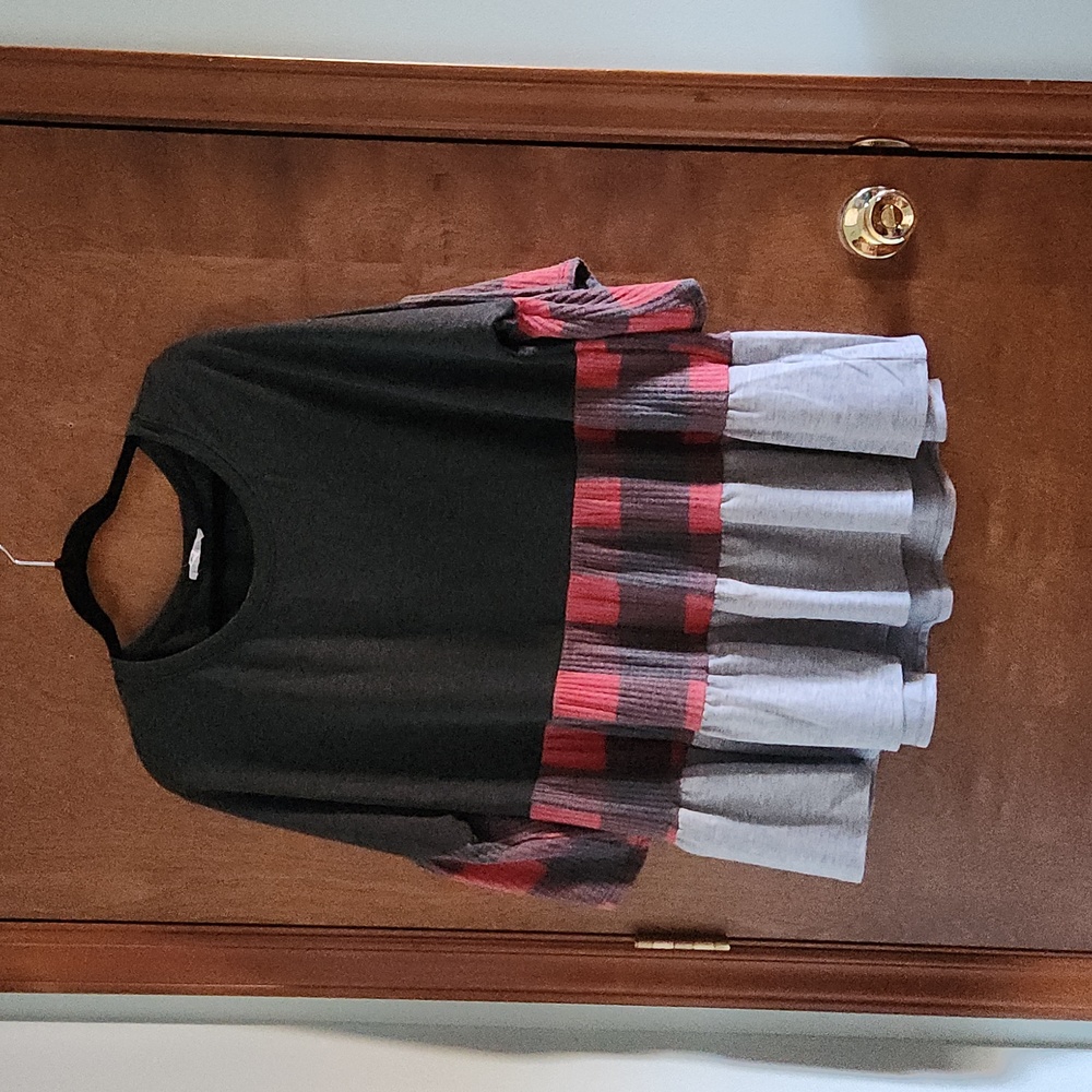 Washed, never worn, Chic Soul, Best of Them Top, Red, Charcoal, Gray, Size 1XL